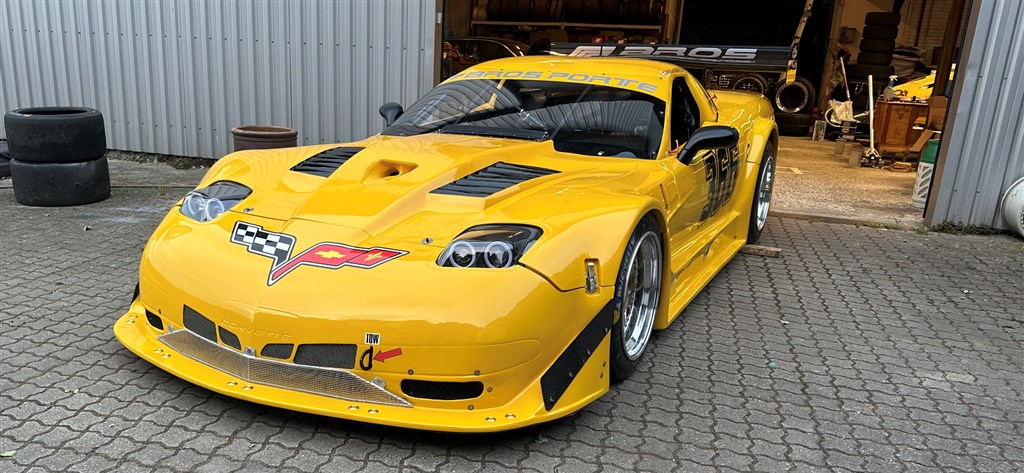 Hans-Henrik Pedersen ruller denne Corvette ud af garagen
(Foto: Team Aros Porte)